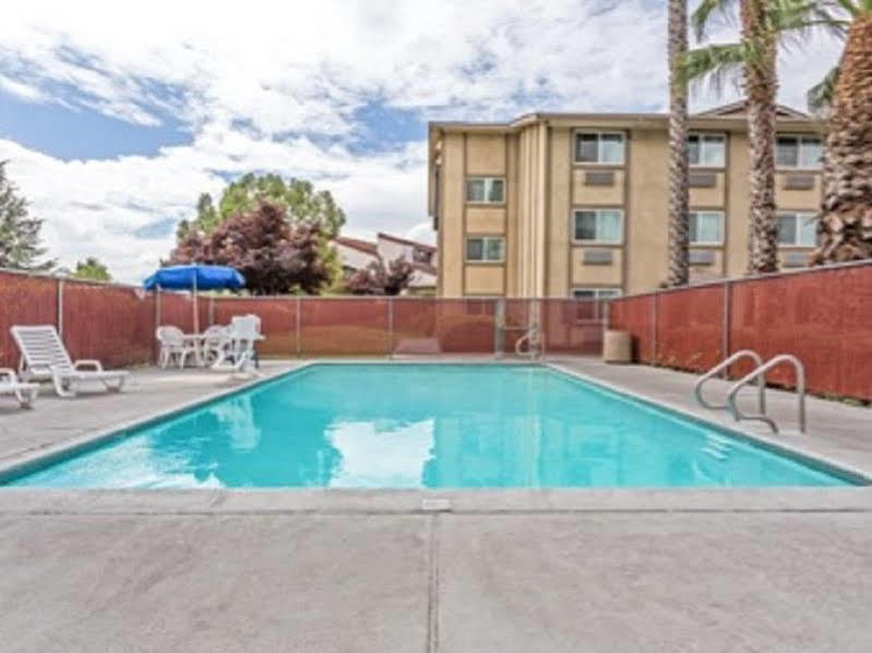 Super 8 By Wyndham Sacramento Hotel Carmichael Exterior photo